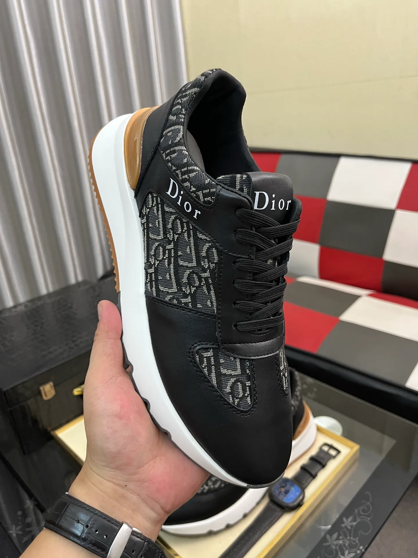 Men's Men's Shoes 💰458⌚️⌚️Dior [Dior] men's casual and trendy shoes are on the market! Strong British fashion style, the upper is made of nubuck leather with printed fabrics, comfortable pigskin lining, and original molded outsole. Designed by European and American masters, the perfect shape creates high quality, super versatile and very comfortable. High-end without losing taste, fashionable and novel! Code number: 38～443️⃣Colors available